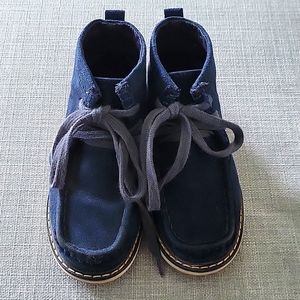 Boys size 9 gap shoes